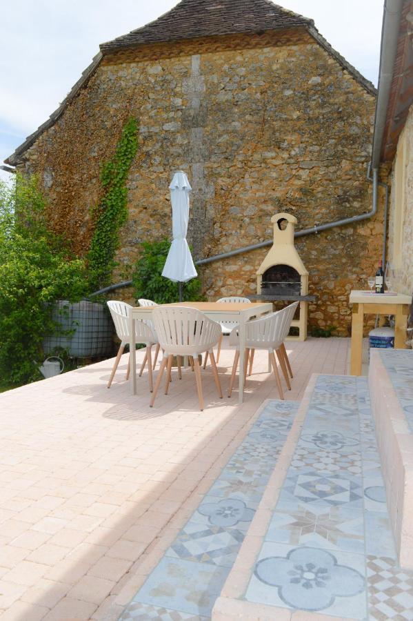 Aux Volets Bleus Chez Mark & Sylvie Rouffignac Saint-Cernin Exterior foto